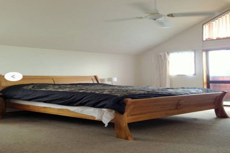 Photo of property in 115 Wiseley Road, West Harbour, Auckland, 0618