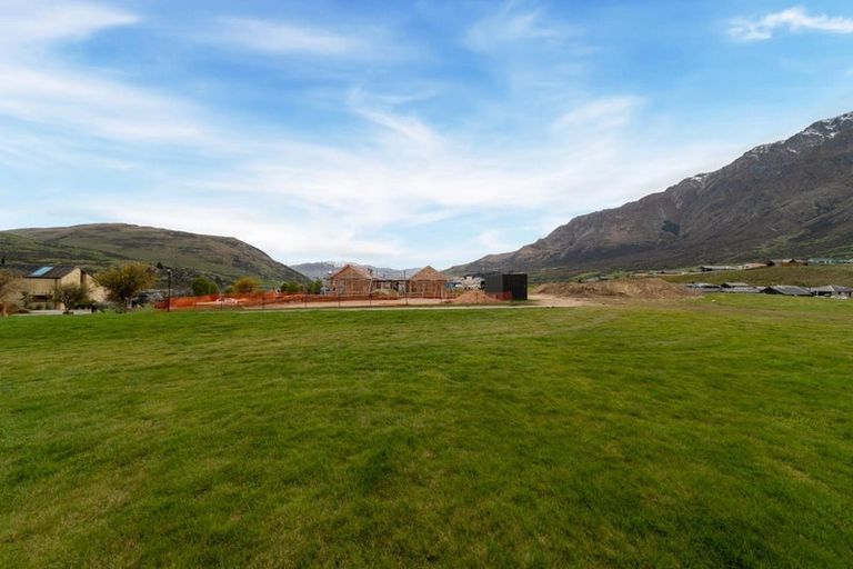 Photo of property in 24 Cunninghams Drive, Jacks Point, Queenstown, 9371
