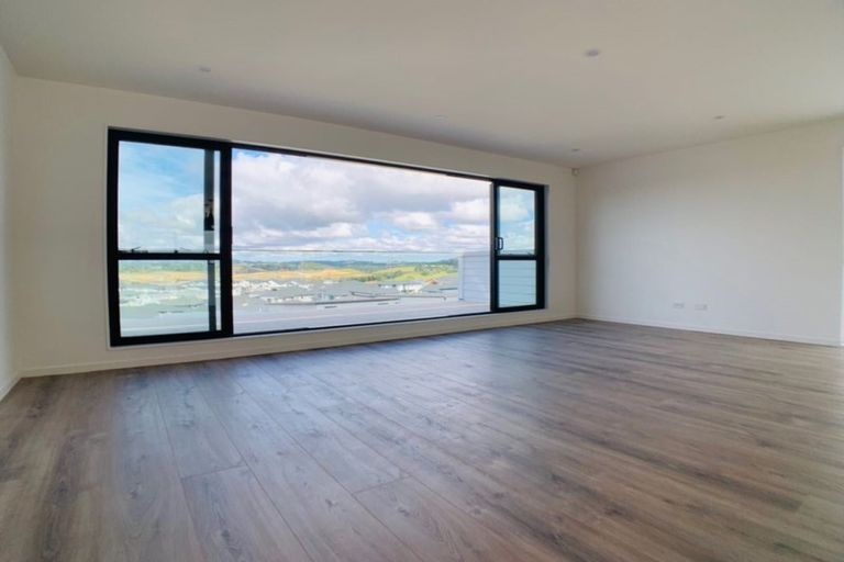 Photo of property in 38 Ascension Crescent, Orewa, 0931