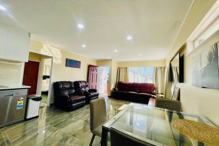 Photo of property in 2/8 Russell Road, Manurewa, Auckland, 2102