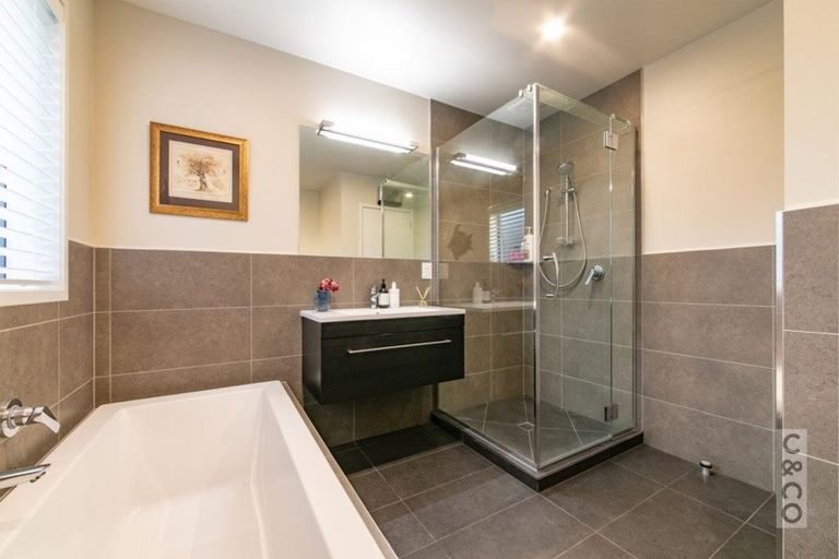 Photo of property in 23 Dida Park Drive, Kumeu, 0810