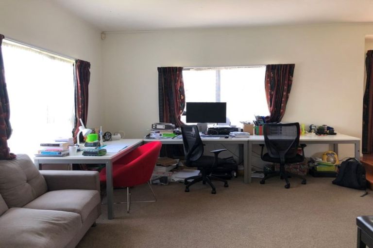 Photo of property in 16 Mallard Place, Unsworth Heights, Auckland, 0632