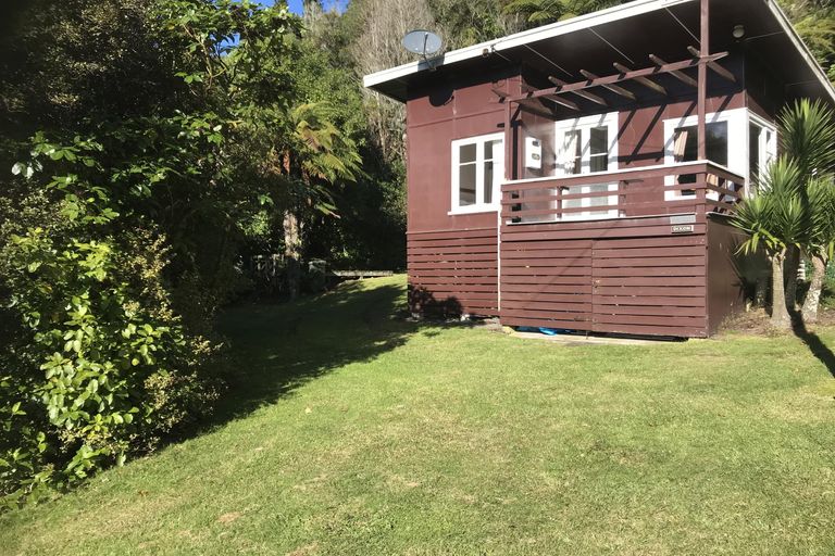Photo of property in 19 Tombleson Road, Lake Rotoma, Rotorua, 3074