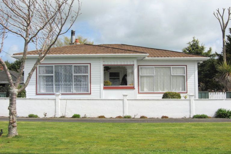 Photo of property in 10 Mahoe Street, Inglewood, 4330