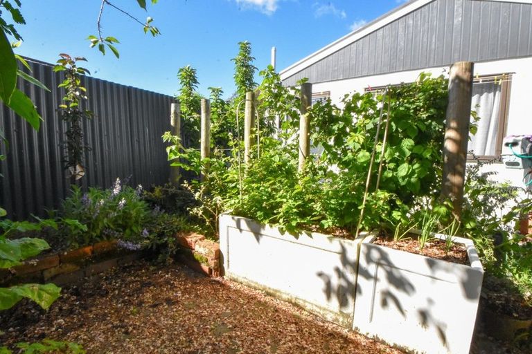 Photo of property in 6 Chisholm Place, Carterton, 5713