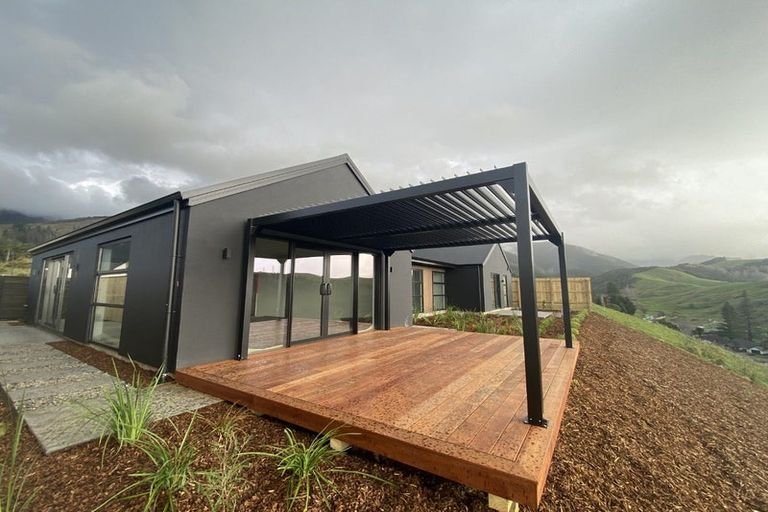 Photo of property in 5 Hill Tops Way, Stoke, Nelson, 7011