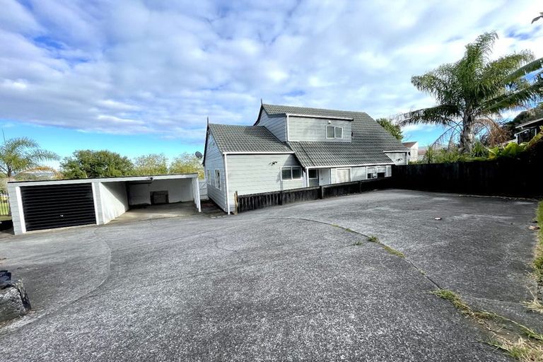 Photo of property in 15 Dalwhinnie Parade, Highland Park, Auckland, 2010