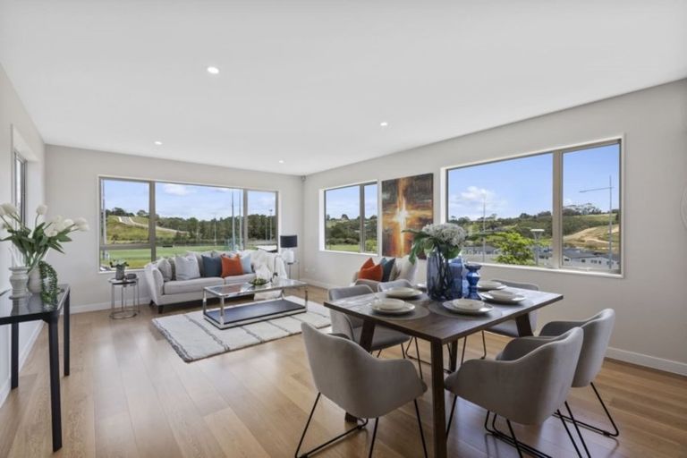 Photo of property in 28 Turutu Place, Long Bay, Auckland, 0630