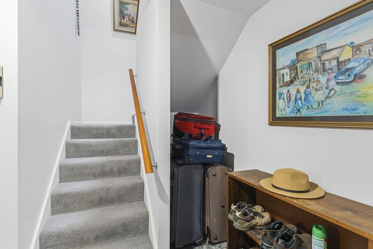 Photo of property in 6a Spencer Place, Merrilands, New Plymouth, 4312