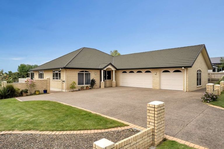 Photo of property in 82 Rototuna Road, Rototuna, Hamilton, 3210