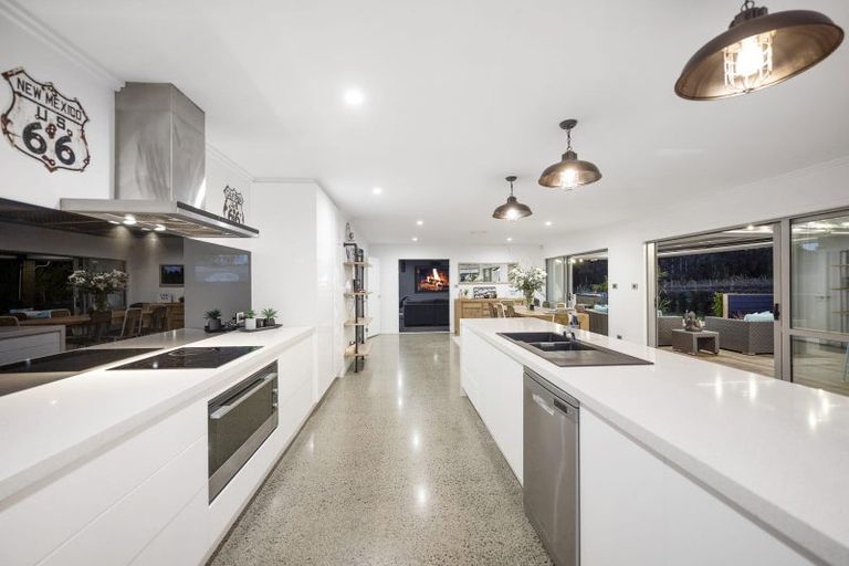 Photo of property in 583 State Highway 16, Kumeu, 0891