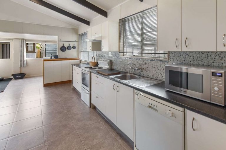 Photo of property in 31 Tongariro Street, Castlecliff, Whanganui, 4501