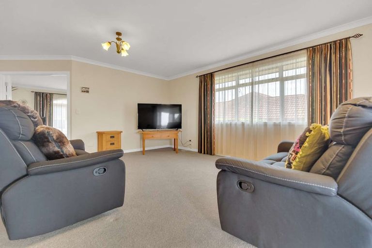 Photo of property in 82 Rototuna Road, Rototuna, Hamilton, 3210