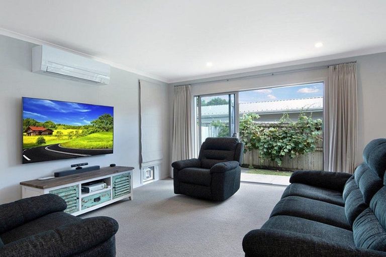 Photo of property in 91b Wharf Road, Te Atatu Peninsula, Auckland, 0610