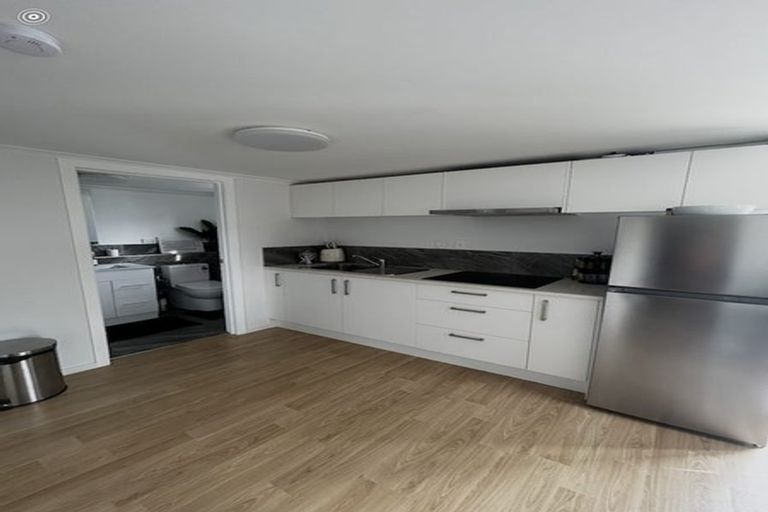Photo of property in 24 Tamahere Drive, Glenfield, Auckland, 0629