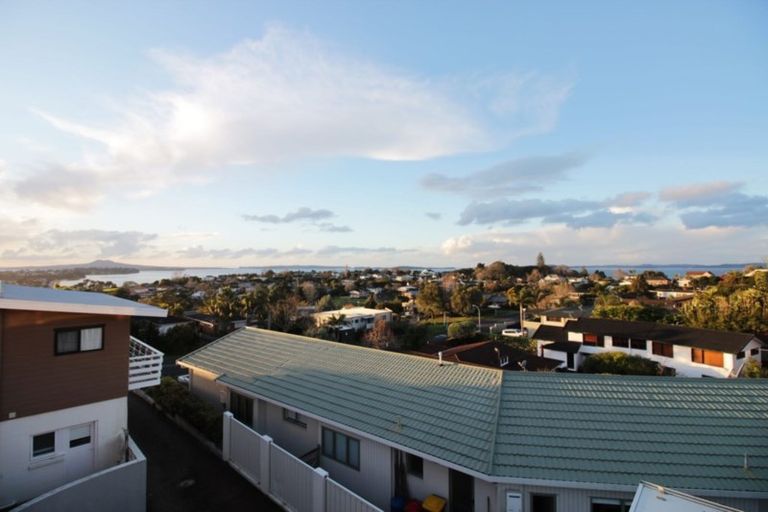 Photo of property in 1/10 Copperfield Terrace, Mellons Bay, Auckland, 2014