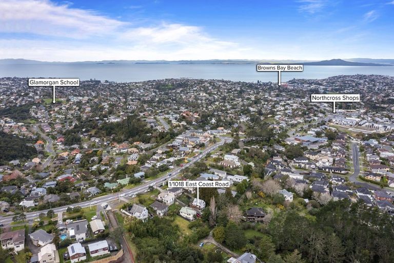 Photo of property in 1/1018 East Coast Road, Fairview Heights, Auckland, 0630