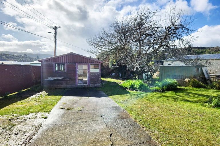 Photo of property in 13 Hawthorn Crescent, Stokes Valley, Lower Hutt, 5019