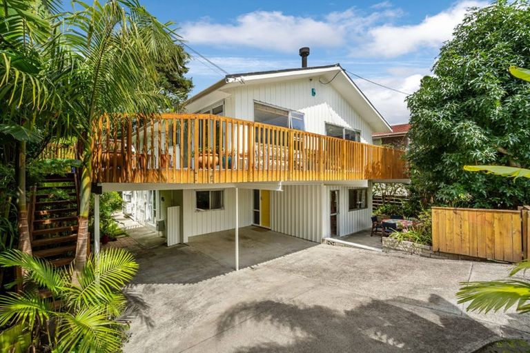 Photo of property in 10 Lyons Avenue, Murrays Bay, Auckland, 0630