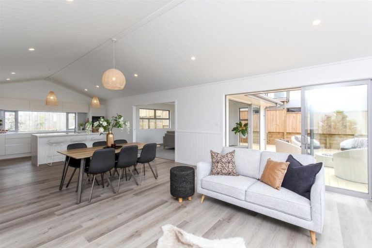 Photo of property in 55b Paynters Avenue, Strandon, New Plymouth, 4312