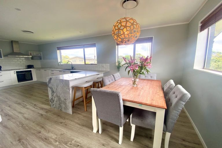 Photo of property in 7 Sealand Place, Mangere Bridge, Auckland, 2022