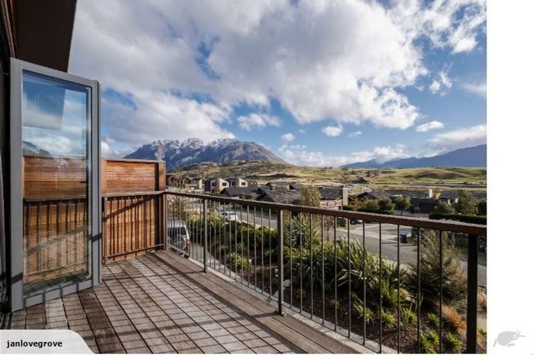 Photo of property in 31 Rannoch Drive, Jacks Point, Queenstown, 9371