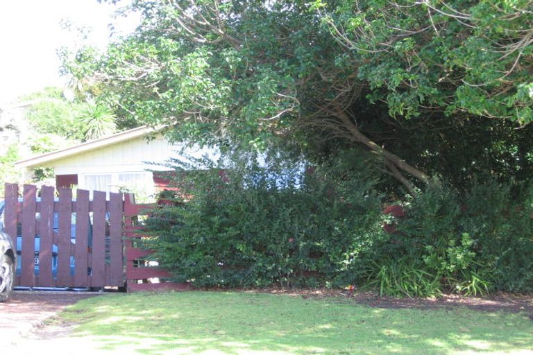 Photo of property in 32 Glendene Avenue, Glendene, Auckland, 0602