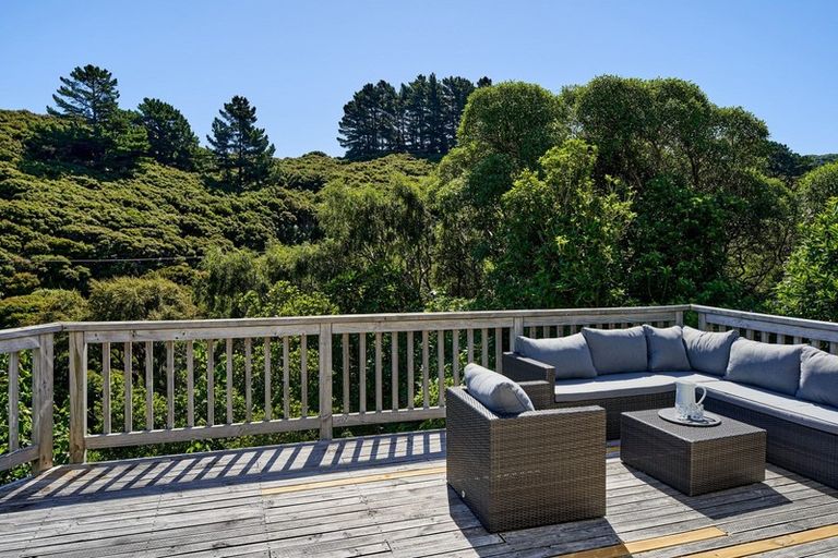 Photo of property in 105 Cluny Road, Plimmerton, Porirua, 5026