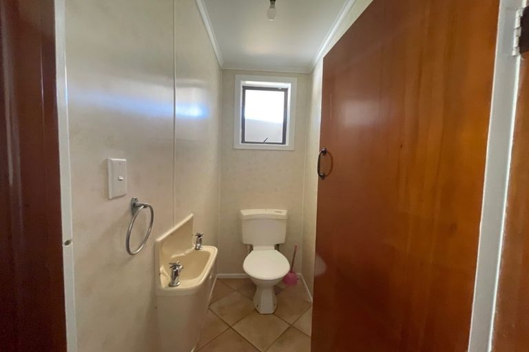 Photo of property in 23 Evans Road, Glen Eden, Auckland, 0602