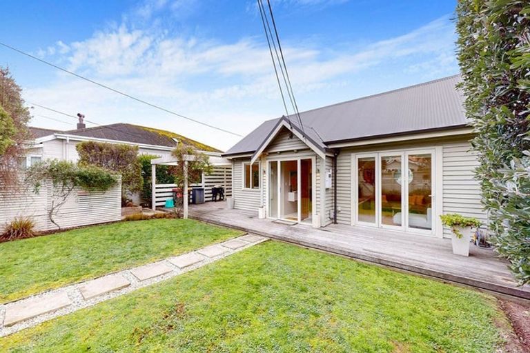 Photo of property in 143 Derwent Street, Island Bay, Wellington, 6023