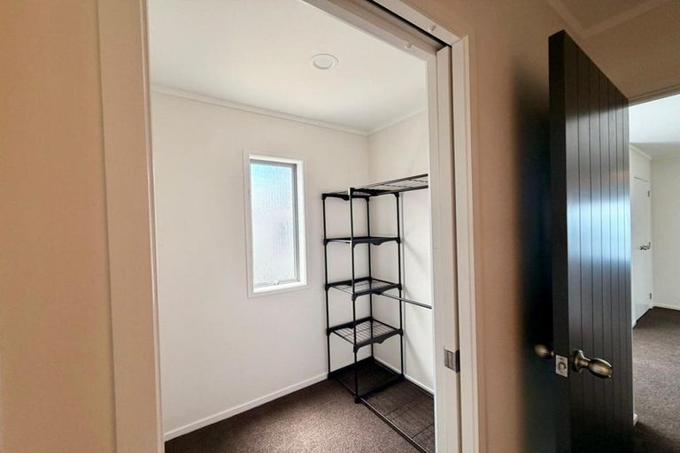 Photo of property in 4/143a Wiseley Road, West Harbour, Auckland, 0618