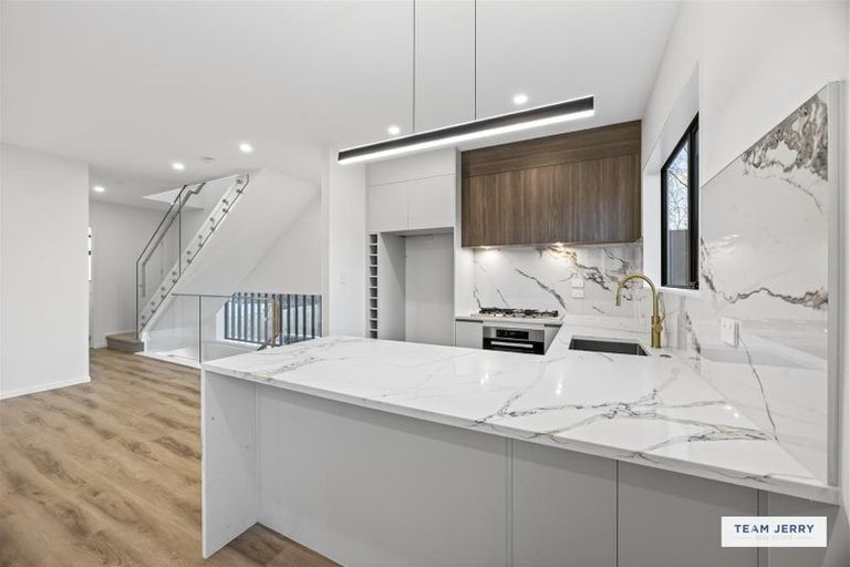 Photo of property in 27 Jandell Crescent, Bucklands Beach, Auckland, 2014