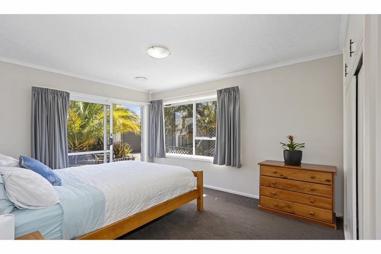 Photo of property in 17 Logie Place, Bromley, Christchurch, 8062