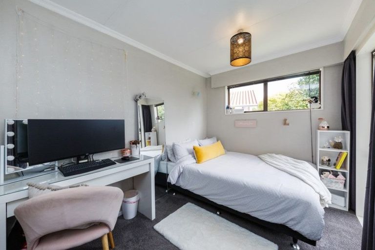 Photo of property in 17b Cecil Place, Cloverlea, Palmerston North, 4412