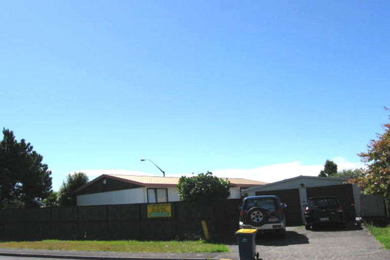 Photo of property in 36 Caribbean Drive, Unsworth Heights, Auckland, 0632