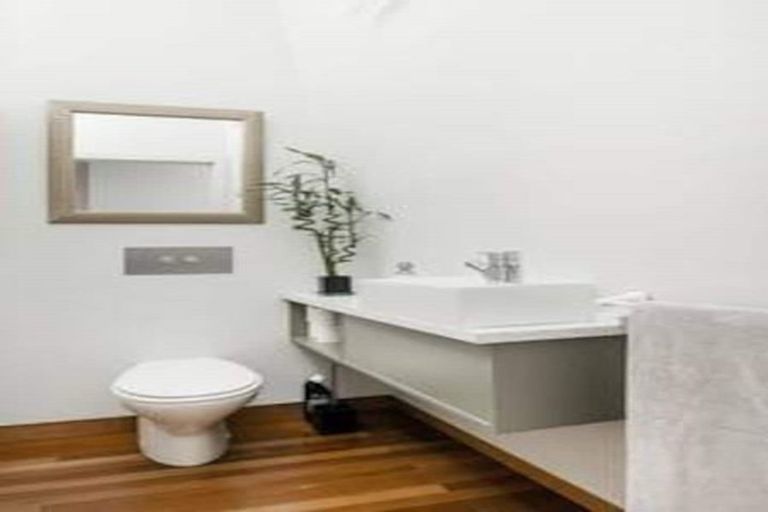 Photo of property in 5 Kaiwharawhara Road, Kaiwharawhara, Wellington, 6035