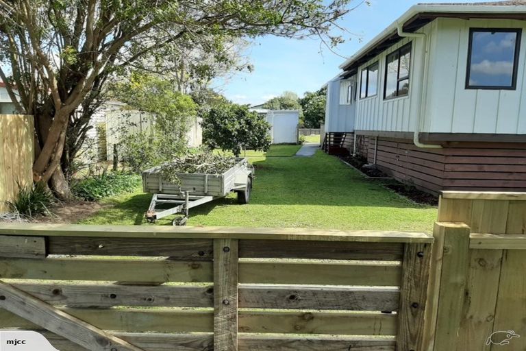 Photo of property in 16 Shearwater Street, One Tree Point, 0118