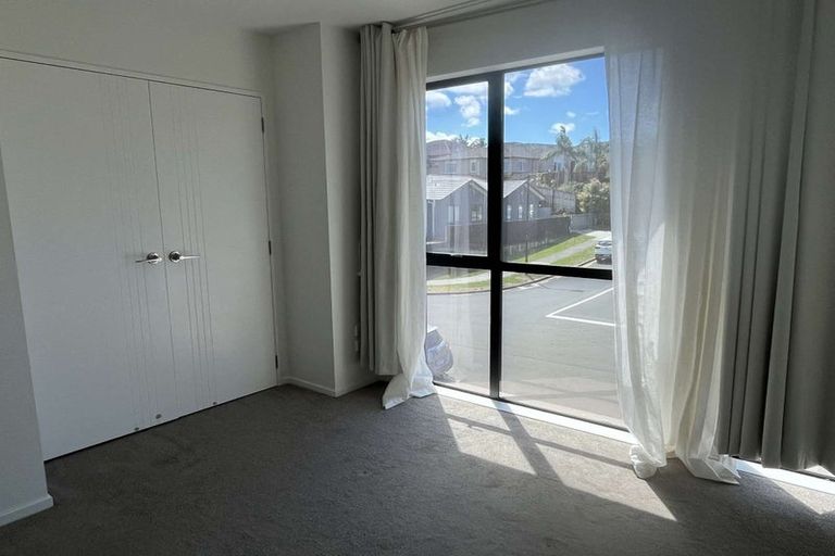 Photo of property in 130d Tiriwa Drive, Massey, Auckland, 0614