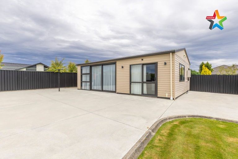 Photo of property in 16 Court Of Ascot, Seaward Bush, Invercargill, 9812