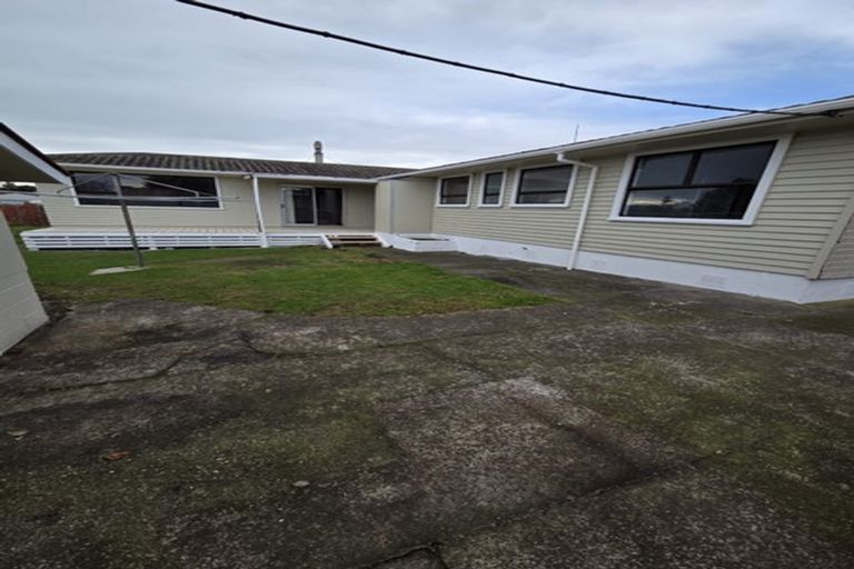 Photo of property in 25 Battiscombe Terrace, Waitara, 4320