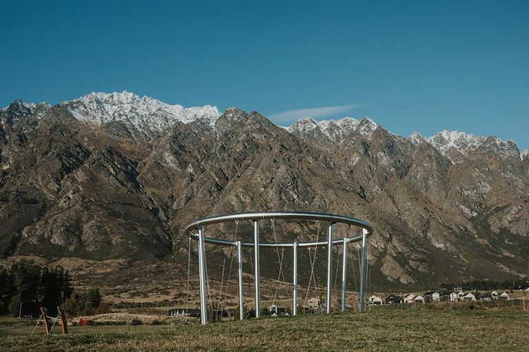 Photo of property in 9 Plough Street, Jacks Point, 9371