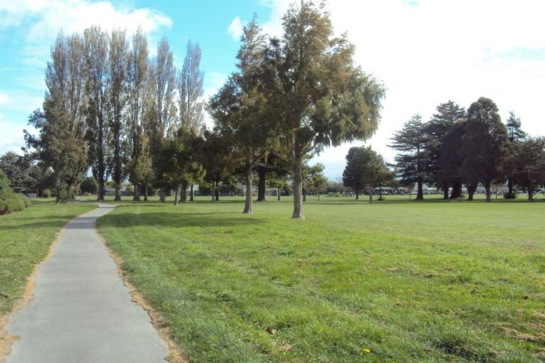 Photo of property in 18 Woodfield Lane, Redwood, Christchurch, 8051