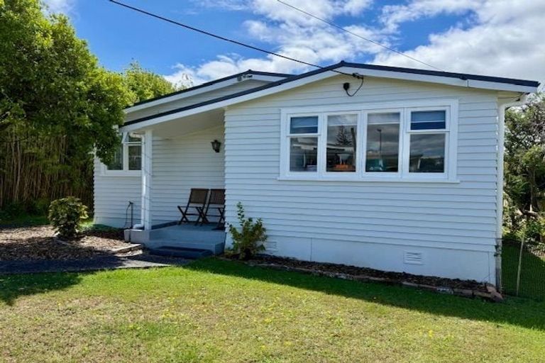 Photo of property in 212 Beach Haven Road, Beach Haven, Auckland, 0626