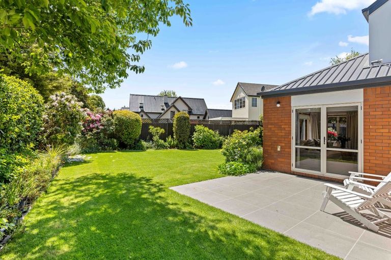 Photo of property in 8 Swanleigh Place, Ilam, Christchurch, 8041
