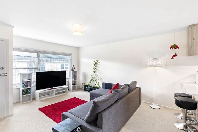 Photo of property in 1/40 Rosebank Road, Avondale, Auckland, 1026