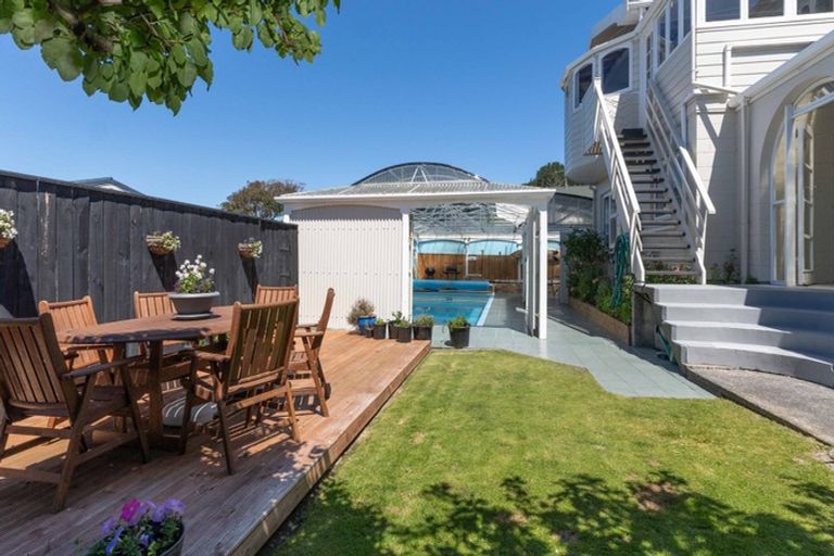 Photo of property in 52 Oriel Avenue, Tawa, Wellington, 5028