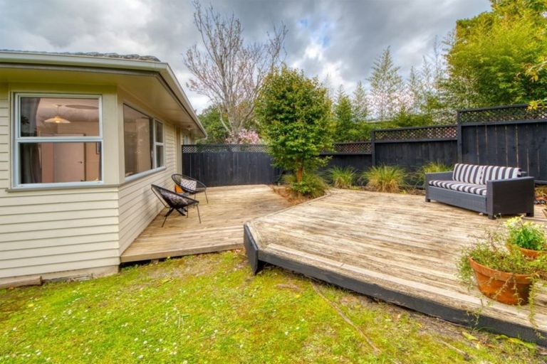 Photo of property in 80 Lantana Road, Green Bay, Auckland, 0604