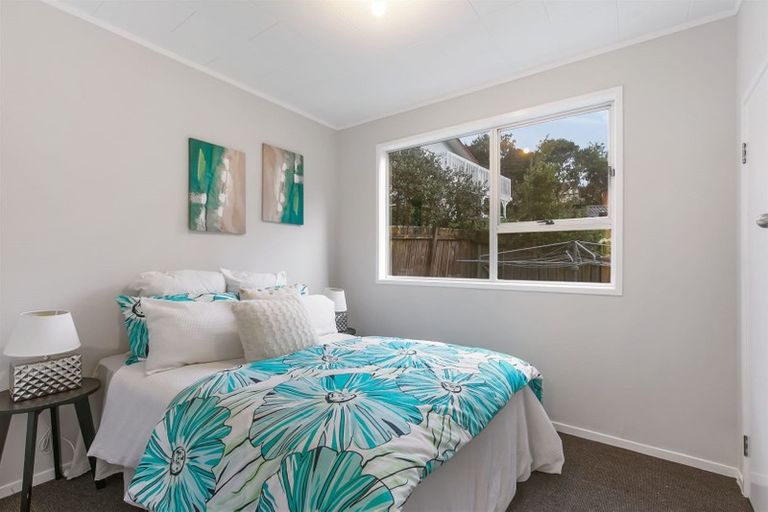 Photo of property in 8 Erica Road, Sunnynook, Auckland, 0620