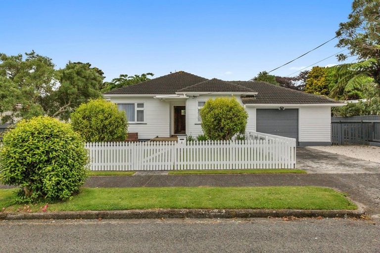 Photo of property in 4 Goodson Place, Hawera, 4610