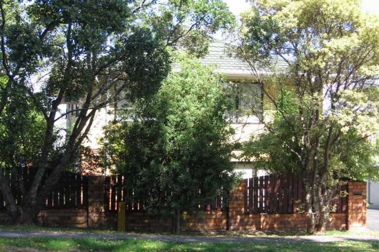 Photo of property in 1/272 Glenvar Road, Torbay, Auckland, 0630